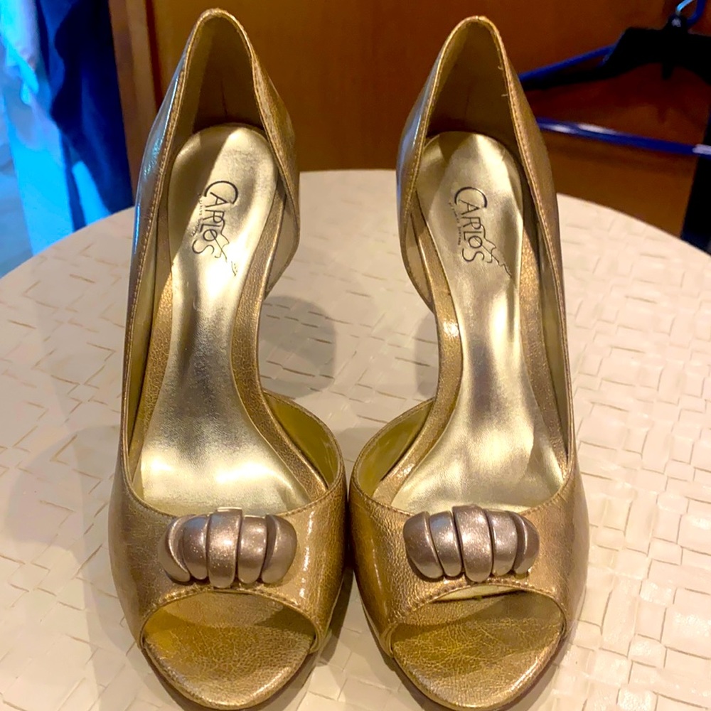 Gold pumps!